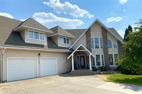 Zillow has 56 photos of this 699,900 5 beds, 4 baths, 4,010 Square Feet single family home located at 1482 Robert Cir, Grand Forks, ND 58201 built in 2012. . Grand forks houses for sale